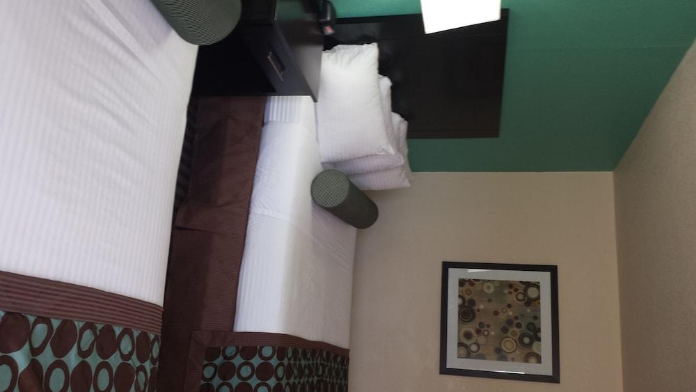 Quality Inn & Suites Artesia Bagian luar foto